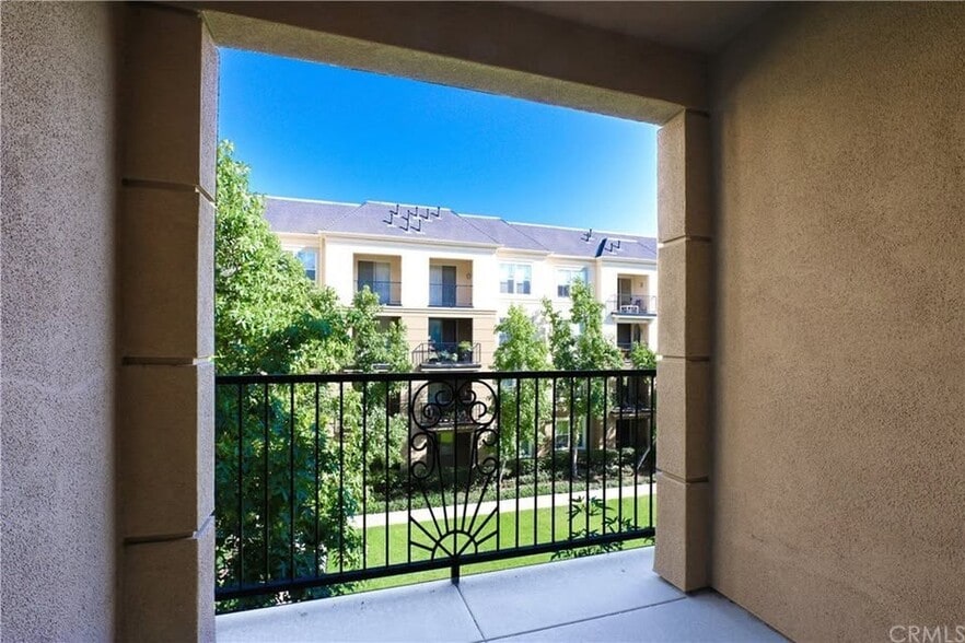 Building Photo - 2335 Watermarke Pl