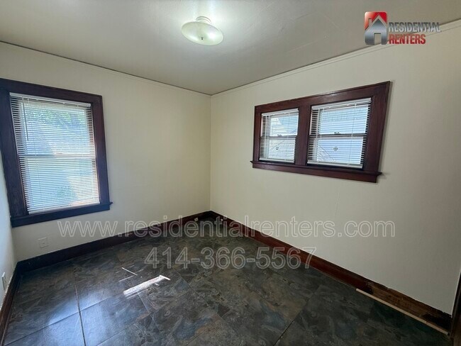 Building Photo - 5435 N 40th St