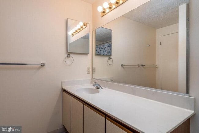 Building Photo - 46 Running Brooke Dr