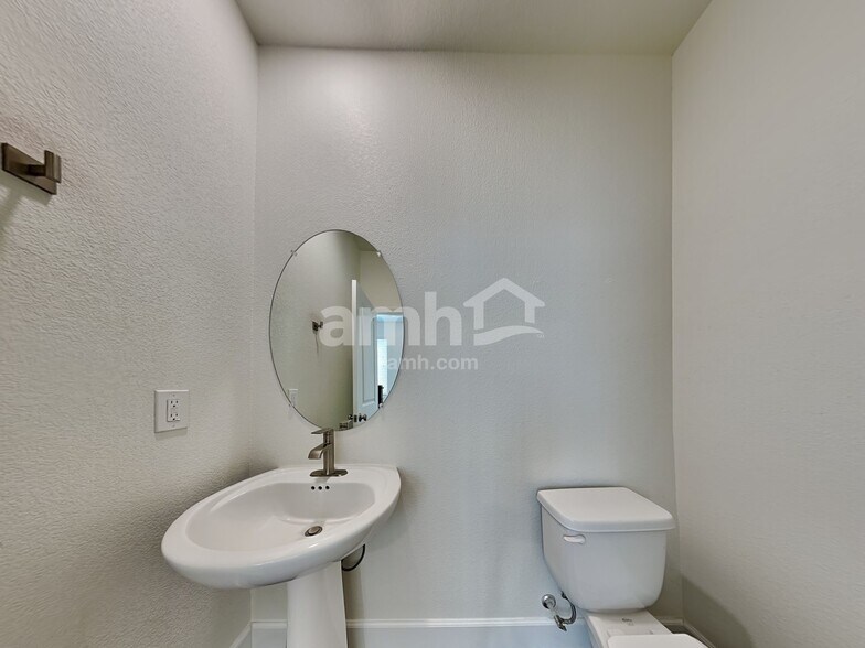 Building Photo - 1609 Viaggio Ave