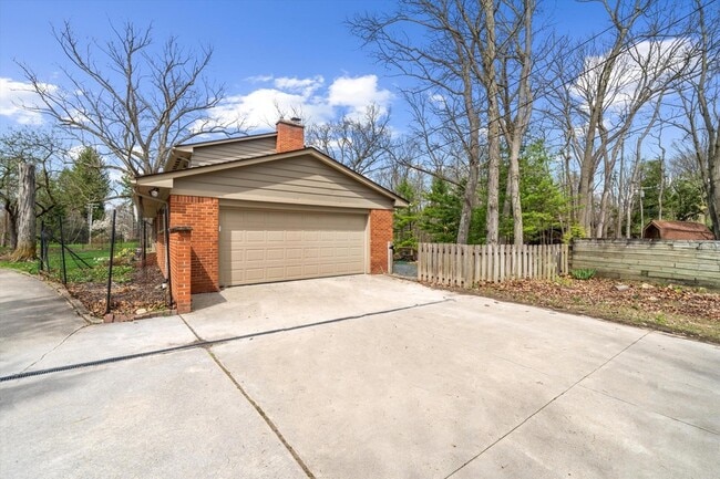 Building Photo - 2854 Parkridge Dr