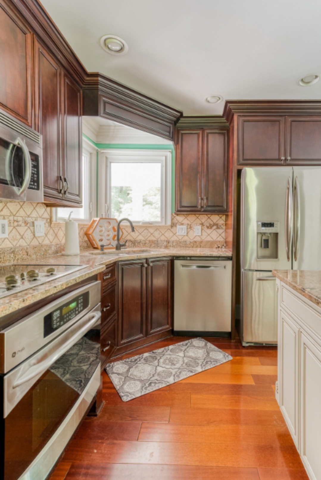 Main kitchen - 2017 Gregg Rd