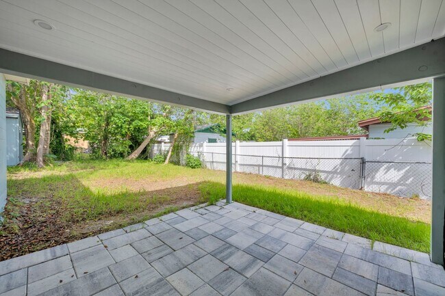 Building Photo - Charming 3 Bedroom, 2 Bathroom House!