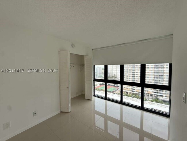Building Photo - 2049 S Ocean Dr