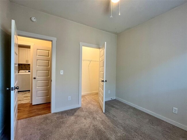 Building Photo - 876 Hedgefield Way