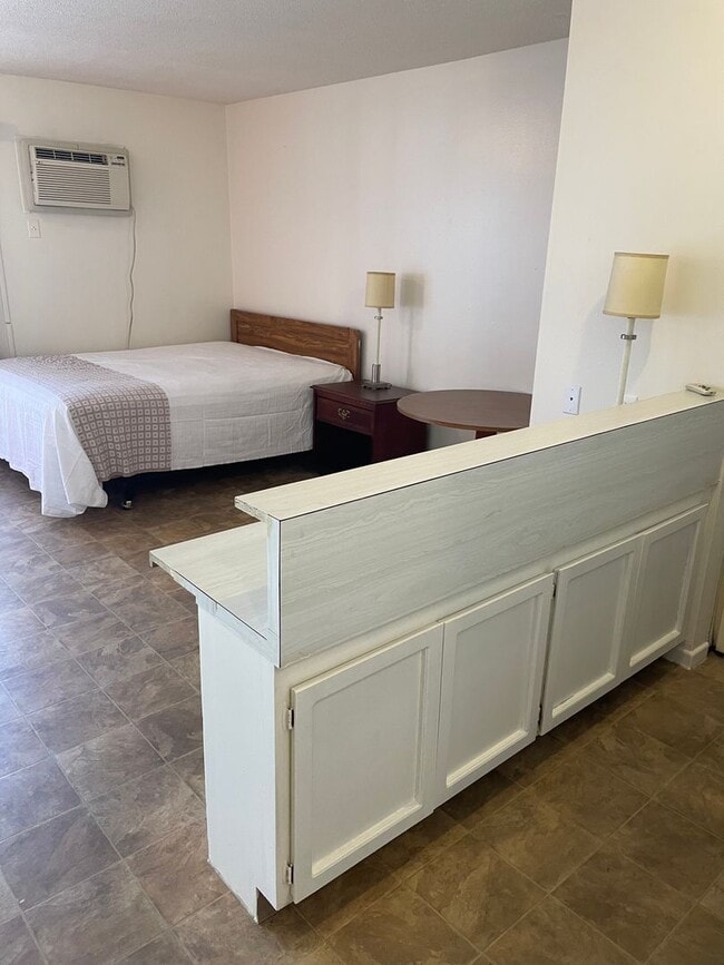 Building Photo - Studio Apartment on Las Vegas Strip - Close to all of the Excitement & More!!