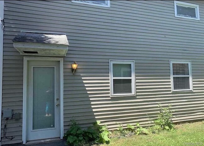 Building Photo - 11 Cherry St