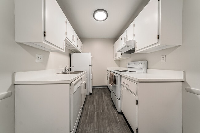 Building Photo - 1930 King James Pkwy