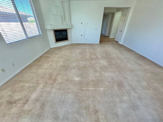 Building Photo - BEAUTIFUL 4 BEDROOM HOME IN GUARD GATED CO...