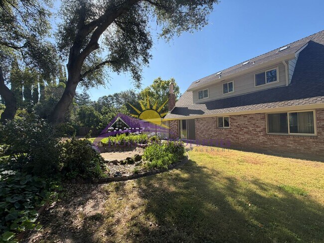 Building Photo - 3 Bed 2.5 Bath 2,027 sqft Fair Oaks Home with bonus office