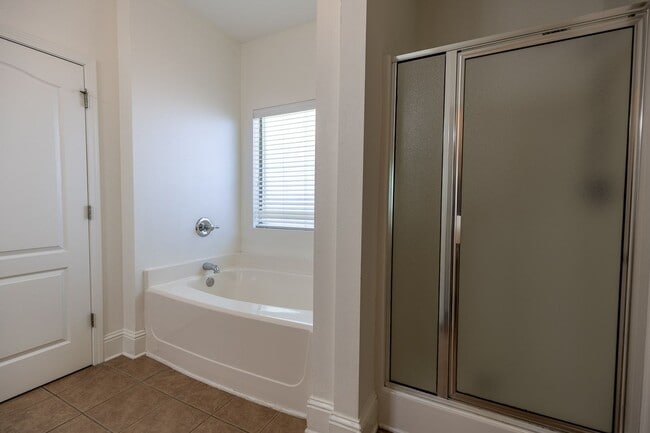 Building Photo - ONE FREE MONTH WITH 13 MONTH LEASE!