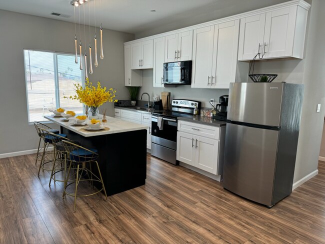 Building Photo - 532 Cesar E Chavez Pky