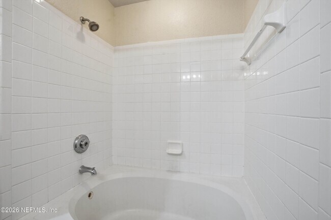 Building Photo - 13700 Richmond Park Dr N