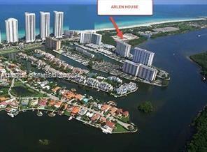 Building Photo - 300 Bayview Dr
