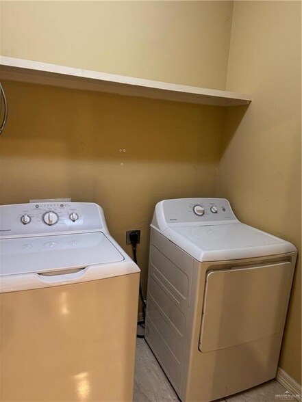 Building Photo - 201 S 1st Ave