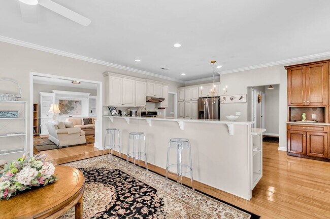 Building Photo - Welcome to the Desirable Landings on Skidaway Island - MIN 6 Month Lease - Fully Furnished