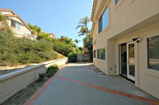 Building Photo - Lovely 3BR/2.5BA Home with Gorgeous Featur...
