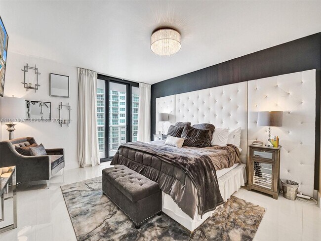 Building Photo - 20281 E Country Club Dr