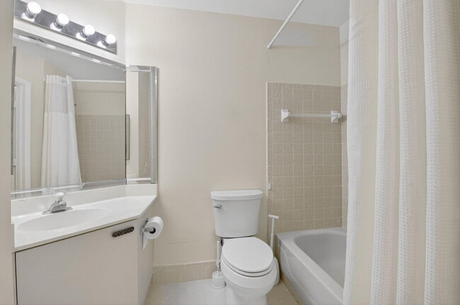 Building Photo - 5136 Floria Dr