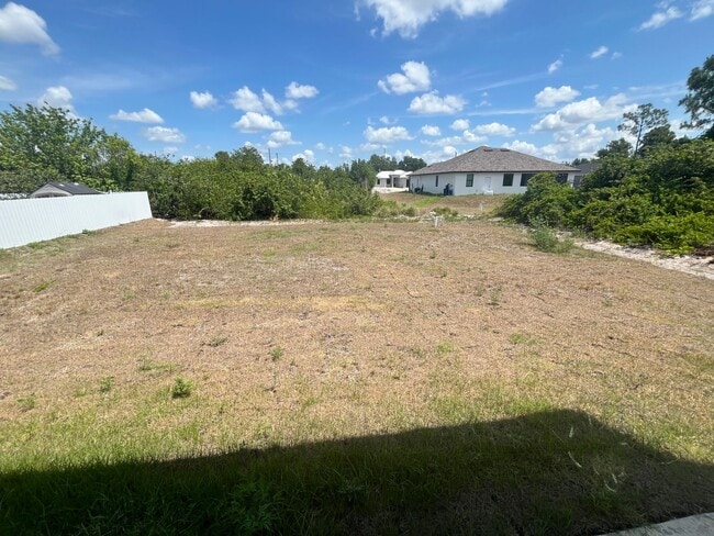 Building Photo - ASK US ABOUT FREE RENT! LOCATION LOCATION ...