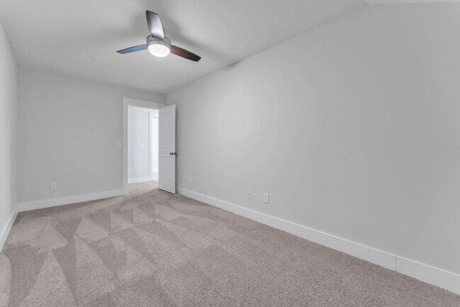 Building Photo - Elegant 3 Bed / 2.5 Bath Luxury Townhome + Bonus Room in Indigo Pointe with Main-Level Primary Su...