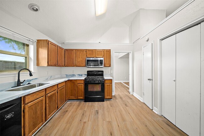 Building Photo - 2935 Auburn Dr
