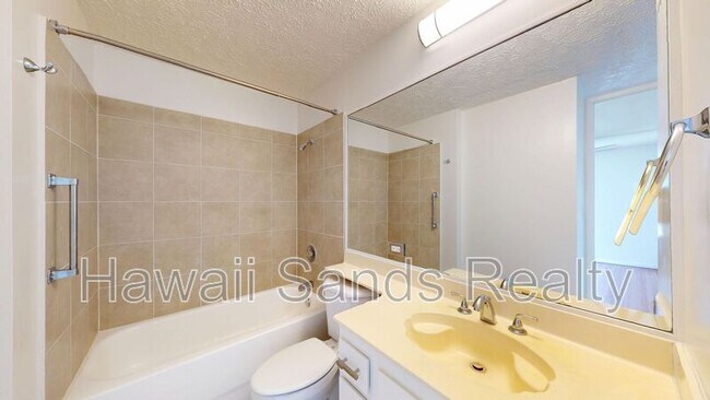 Building Photo - 2452 Tusitala St