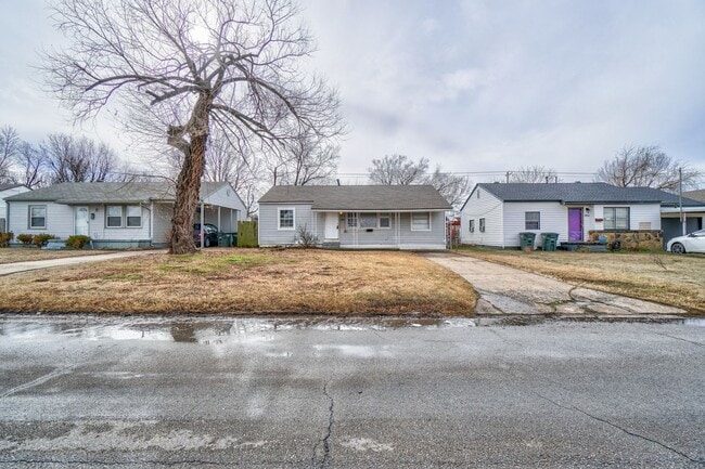 Building Photo - 3 Bed 1 Bath in Del City!