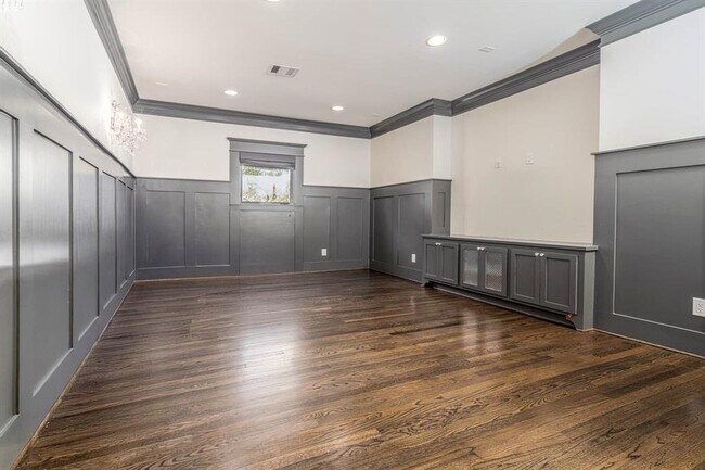 Building Photo - 808 Merrill St
