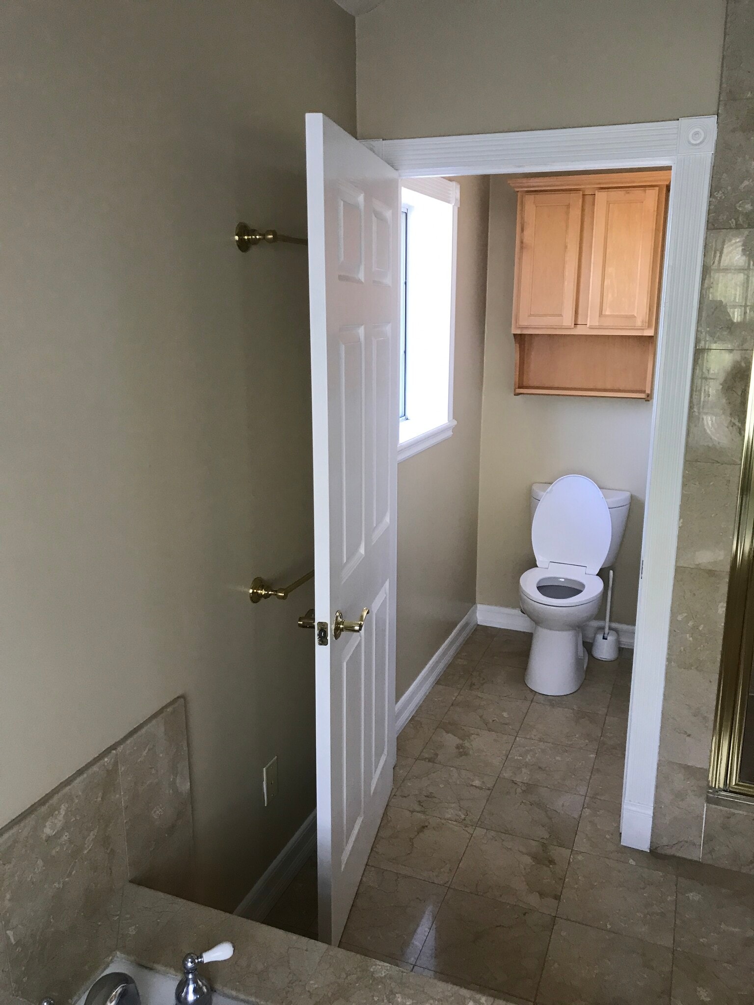 master bathroom - 1304 Mackay Ln