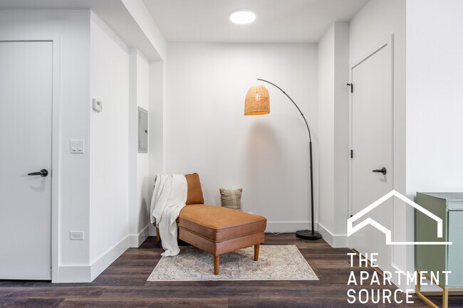 Building Photo - 1555 W Hollywood Ave