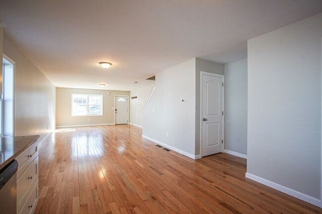 Building Photo - 18 Healey St