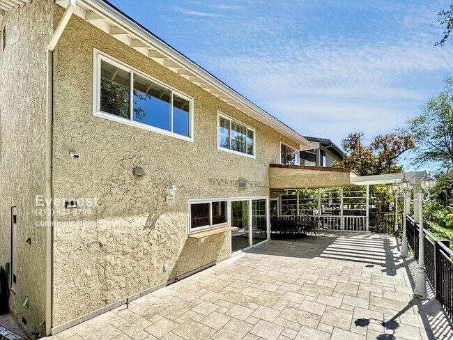 Building Photo - 10211 Clematis Ct