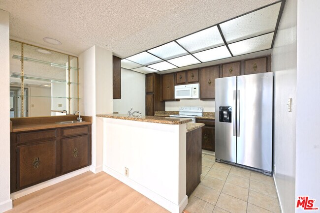 Building Photo - 10535 Wilshire Blvd