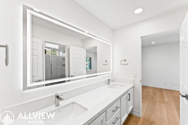 Building Photo - Luxury Living in the Prestigious Guard-Gated Community of Dove Canyon