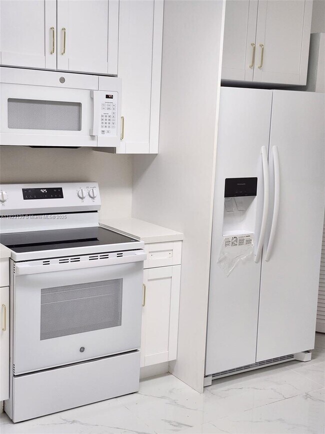 Building Photo - 2 bedroom in North Miami Beach FL 33179