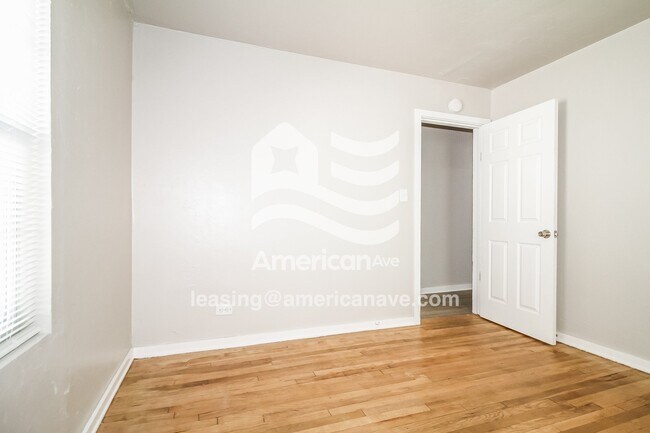 Building Photo - 206 W Kittyhawk Dr