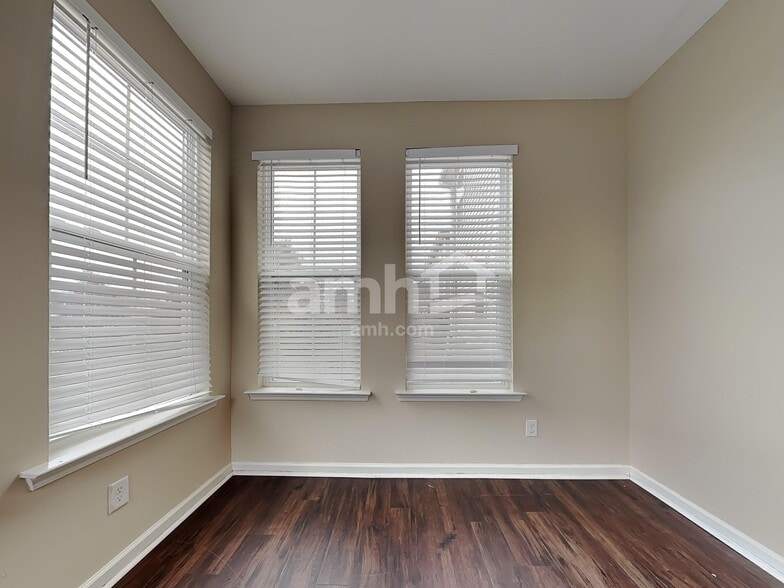 Building Photo - 30 Winslow Cir