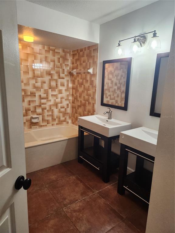 Building Photo - 7316 Della Dr