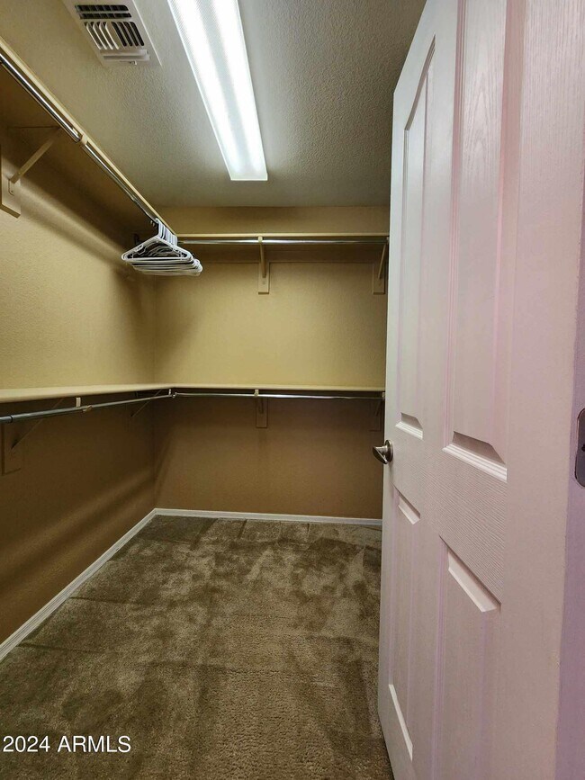 Building Photo - 40443 W Helen Ct