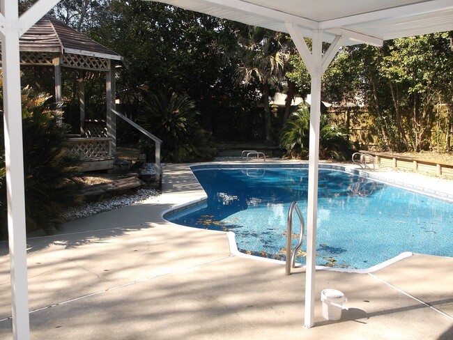 Building Photo - Affordable 3BR/2BA Pool Home