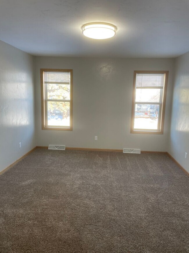 Building Photo - 2930 W Glenpark Dr