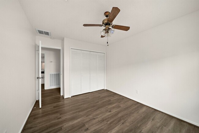 Building Photo - 3219 The Highlands Dr