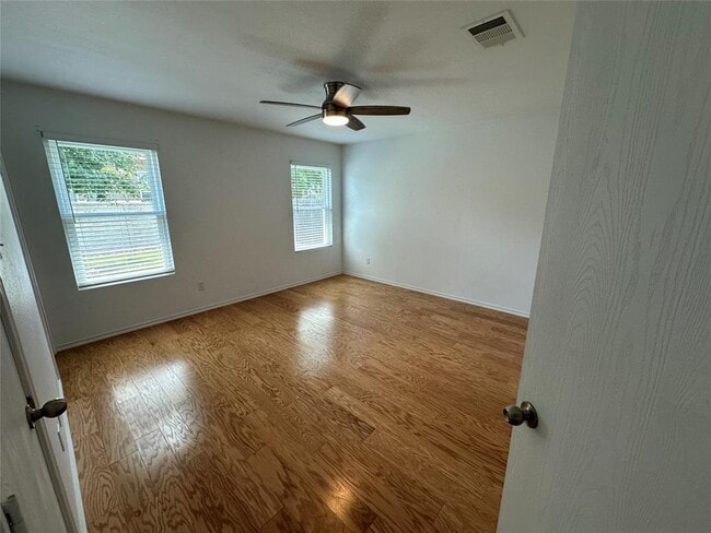 Building Photo - 705 Morgan Dr