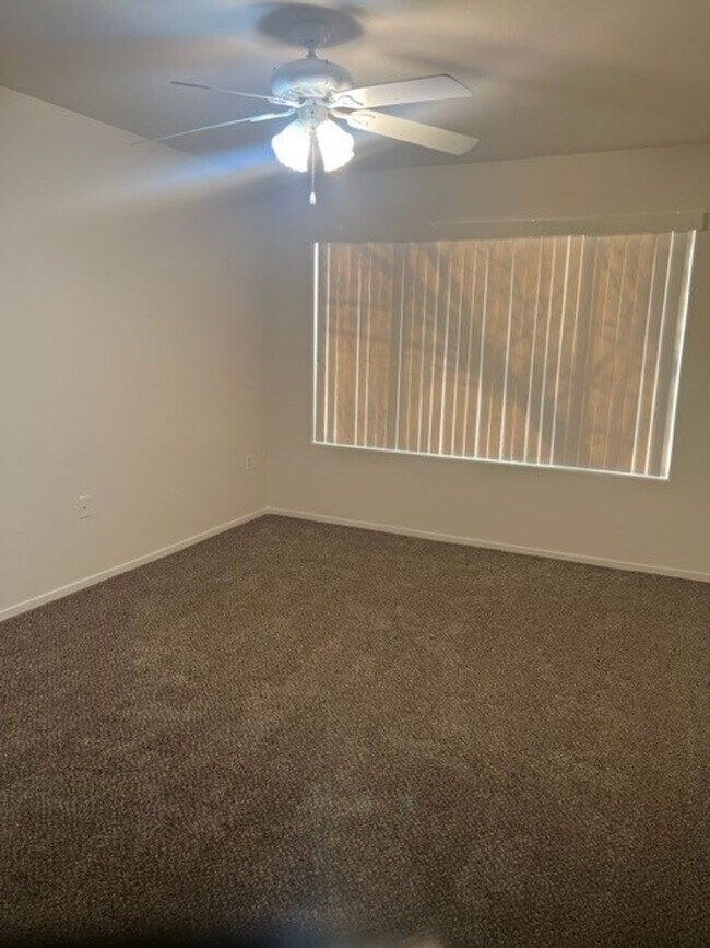 Building Photo - 5710 E Tropicana Ave