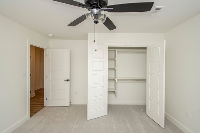 Building Photo - Newer Construction 3 bed 2 1/2 Bath, 2,015...