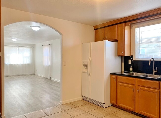 Building Photo - Charming 3 Bedroom Home in Hollister