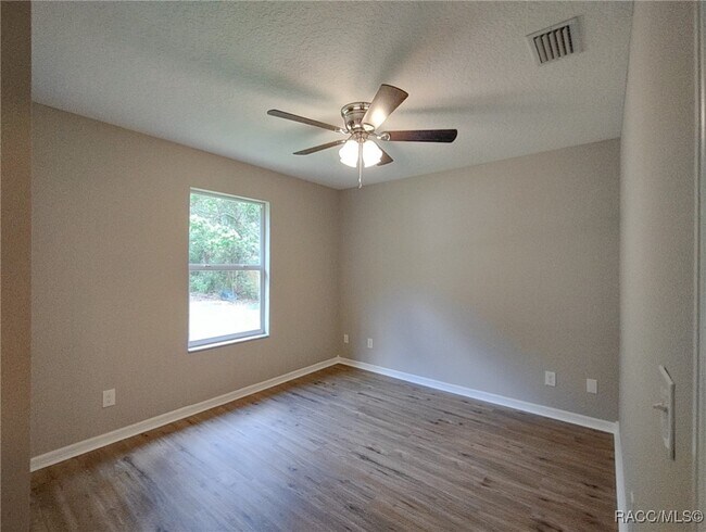 Building Photo - 3327 E Paula Ln