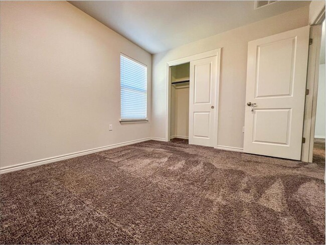 Building Photo - 9002 Palmito Dr