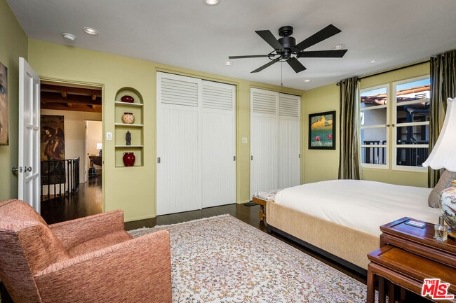 Building Photo - 500 N Las Palmas Ave